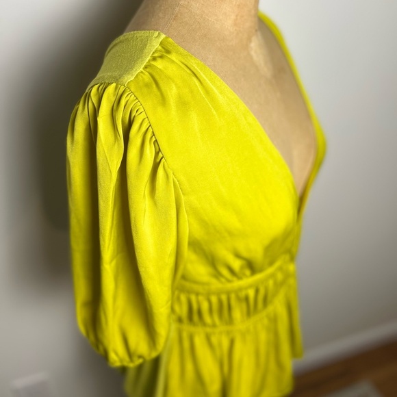 Anthropologie women’s amazing Dolan chartreuse short sleeve top small - Picture 1 of 7